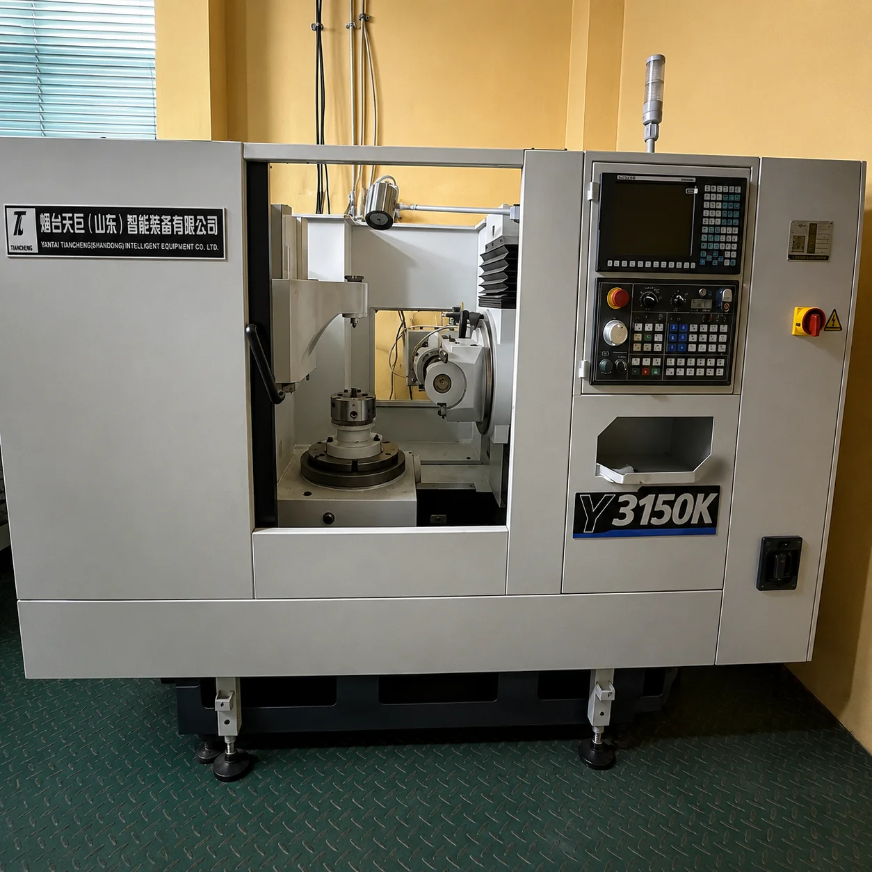 Máquina generadora de engranes CNC modelo Y3150K