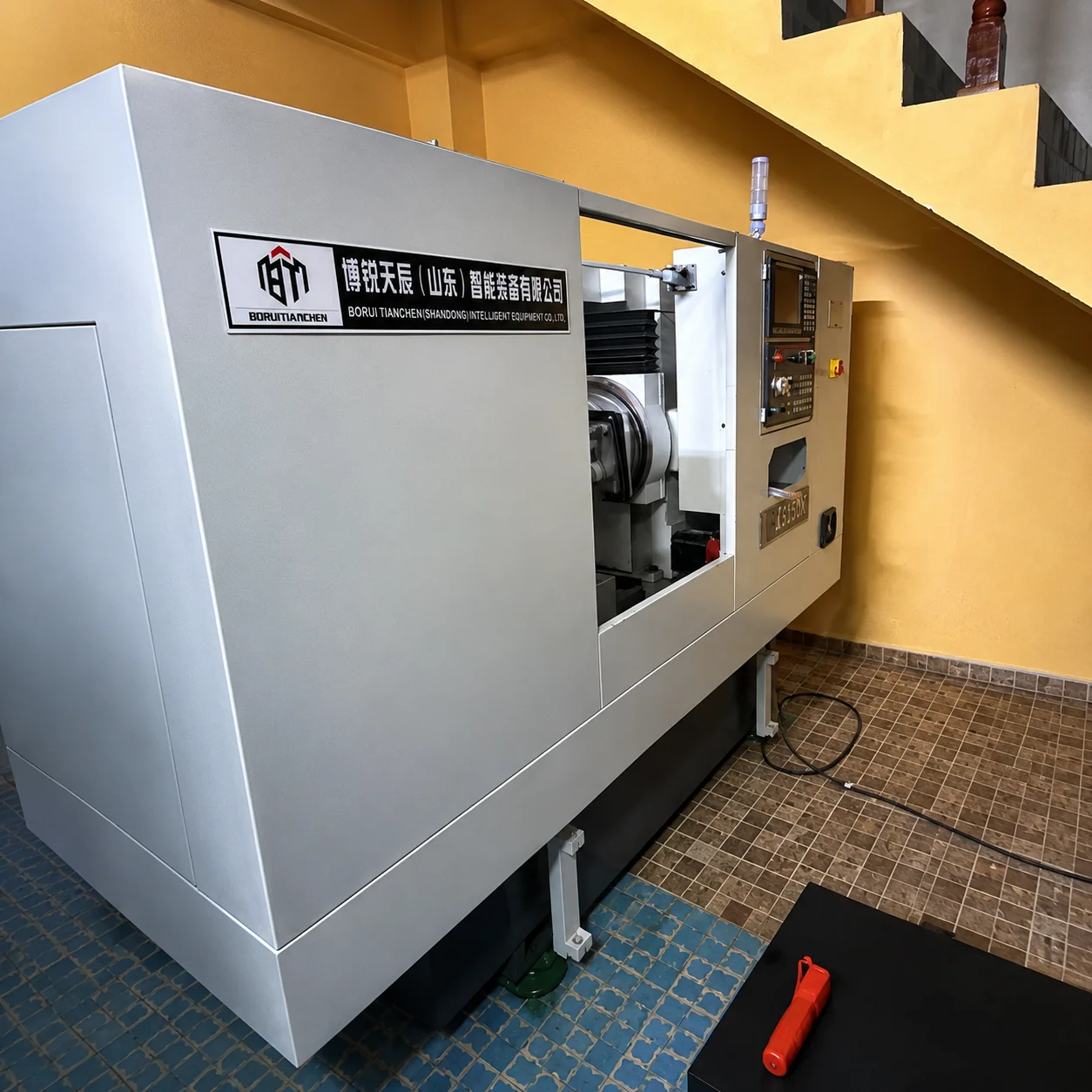 Torno CNC para producción en serie en taller de Veracruz